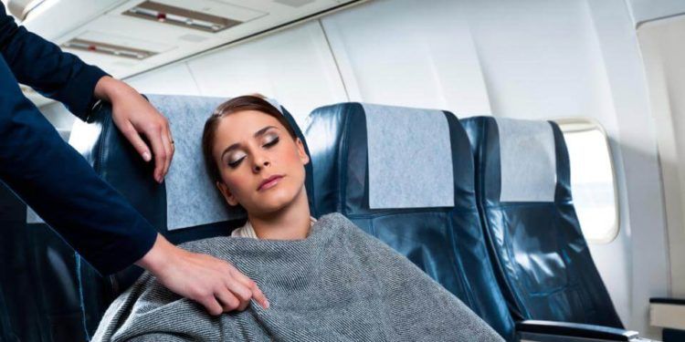 Cómo reacciona el cuerpo durante un viaje en avión: dolores, malestares y más