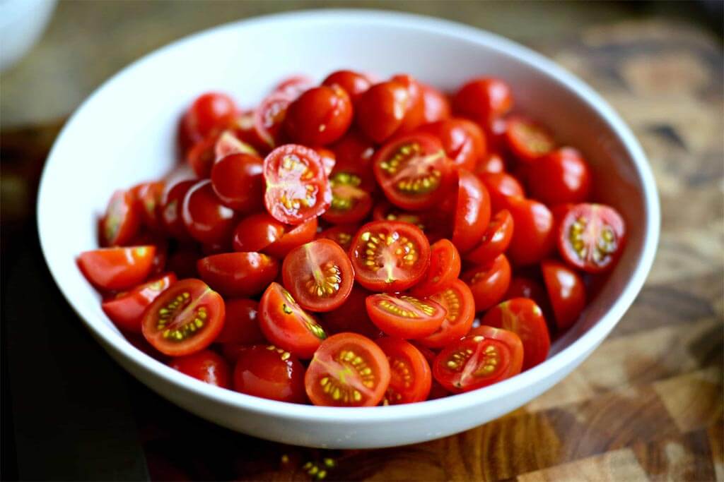 El tomate aporta enormes beneficios a tu piel